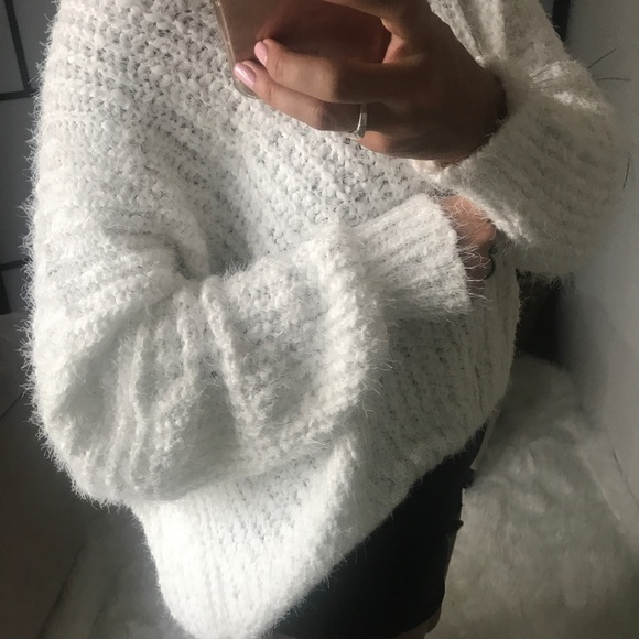 LAST 1️⃣ DANA Fuzzy Scoop Back Pullover Sweater - Picture 4 of 8